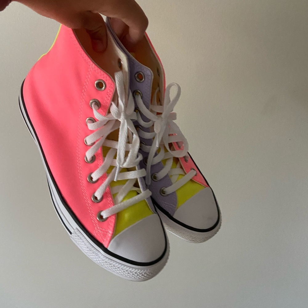 Converse neon